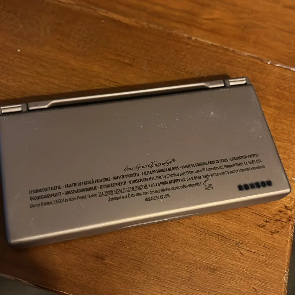 Urban Decay Neutral Tones Powder Eyeshadow Palette - Picture 3 of 3